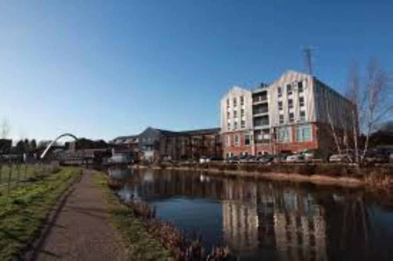 Ecohome On The Canal In A Historic Site Near City Ковентрі Екстер'єр фото